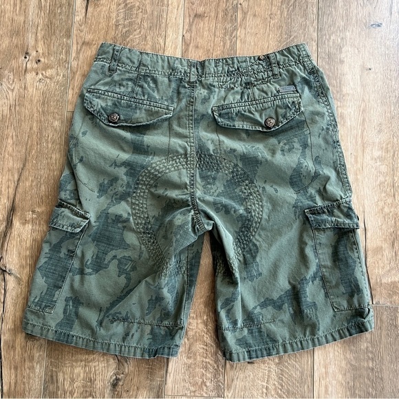 DC Shoe Company Loose Baggy Fit Camo Cargo Bermuda Shorts - Picture 4 of 10